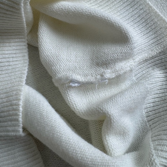 Banana Republic Sweater.  Women’s size XXS Petite.  Off white in color. - Picture 5 of 6